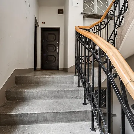 Lumina Near Old Town In Varšava