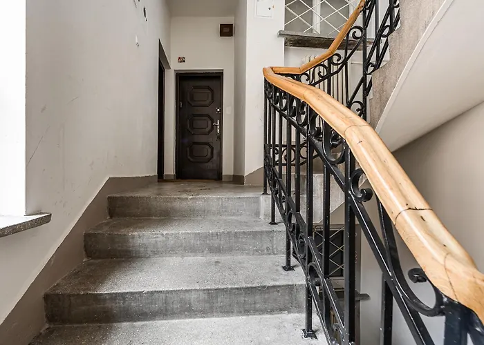 Lumina Near Old Town In Varšava