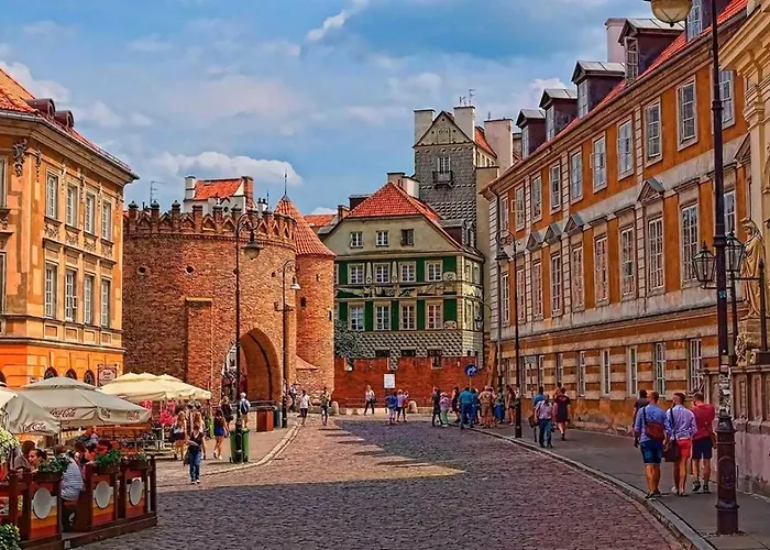 Lumina Near Old Town In Varšava